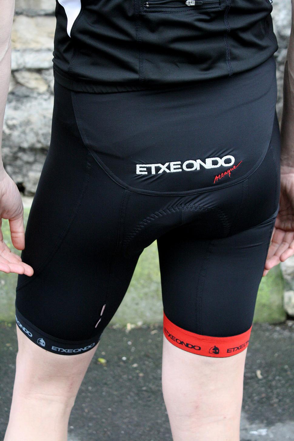 Review Etxeondo Attaque Bib Short road.cc